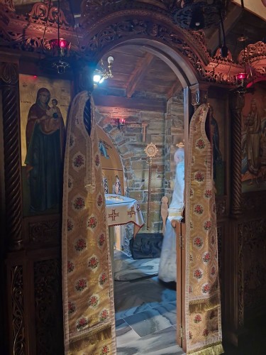 Νυχτερινή Θεία Λειτουργία gallery image 2