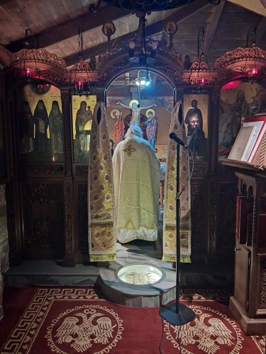 Νυχτερινή Θεία Λειτουργία gallery image 8