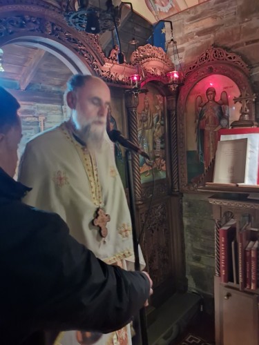 Νυχτερινή Θεία Λειτουργία gallery image 1