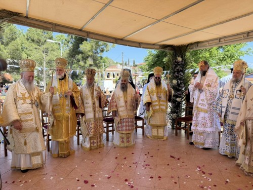 Αρχιερατικό Συλλείτουργο και Λιτανεία σκηνώματος επί τη εορτεί του Αγίου Ιωάννου του Ρώσου gallery image 59